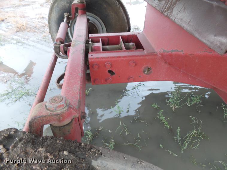 image for item DR9214 1981 International 1460 combine