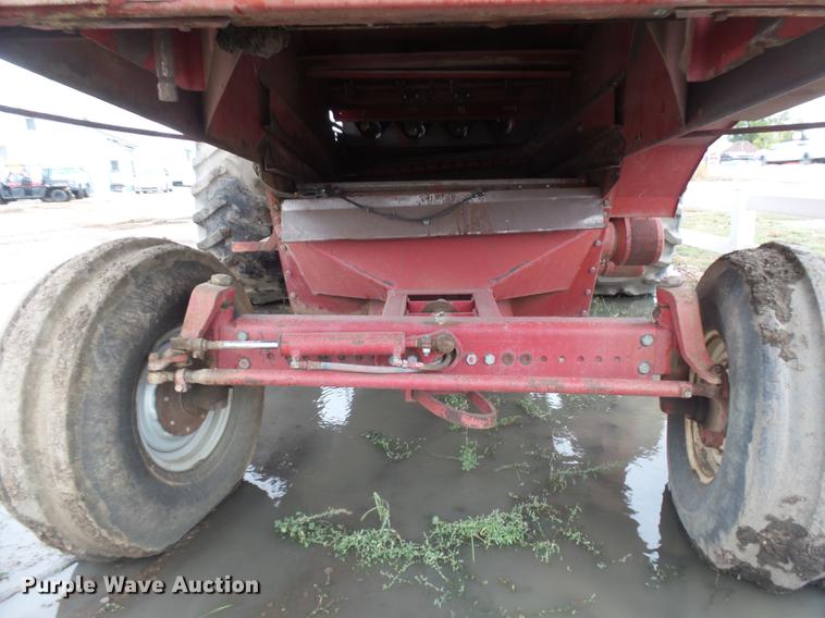 image for item DR9214 1981 International 1460 combine
