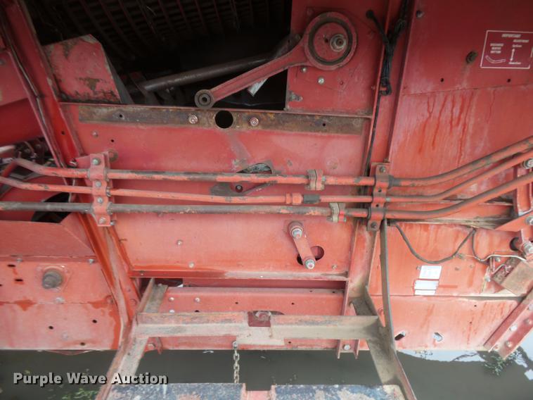 image for item DR9214 1981 International 1460 combine