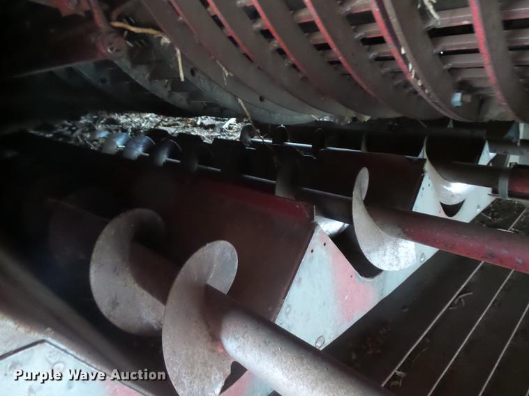 image for item DR9214 1981 International 1460 combine