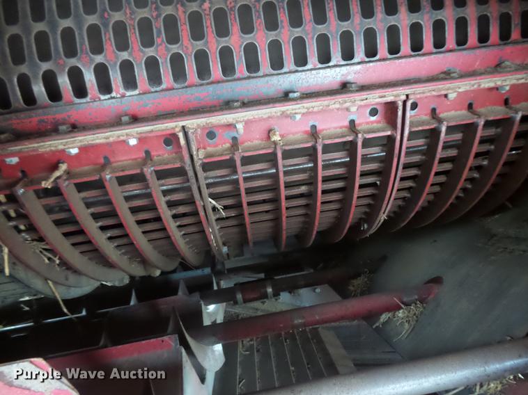 image for item DR9214 1981 International 1460 combine