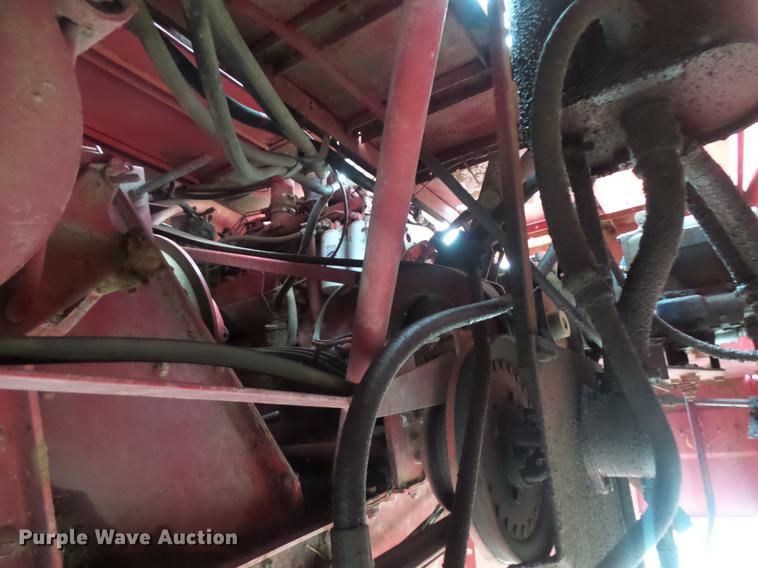 image for item DR9214 1981 International 1460 combine
