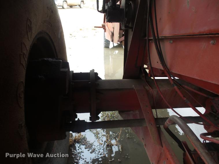 image for item DR9214 1981 International 1460 combine