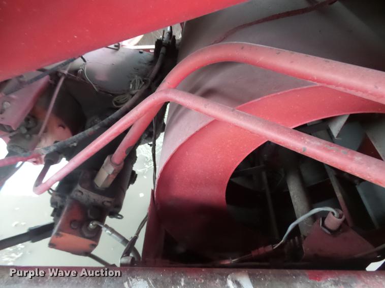 image for item DR9214 1981 International 1460 combine