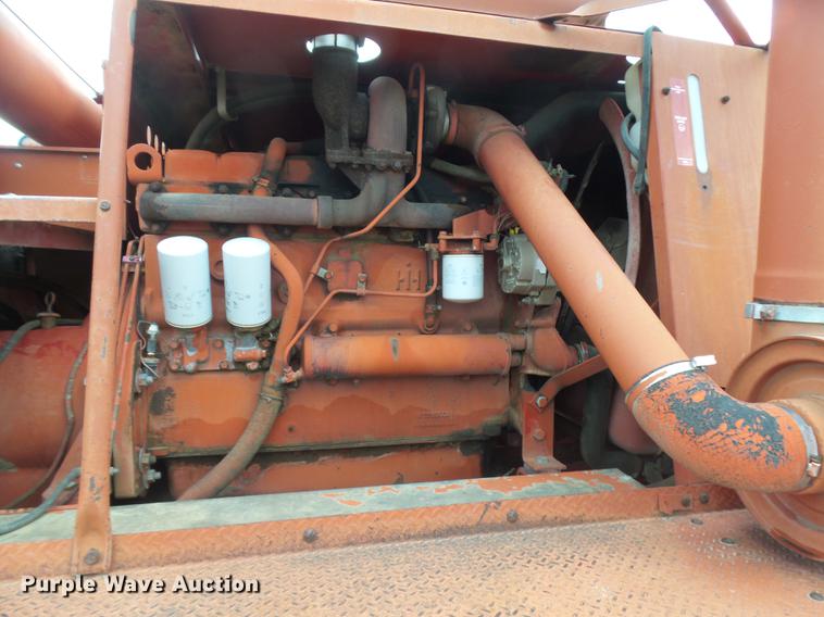 image for item DR9214 1981 International 1460 combine