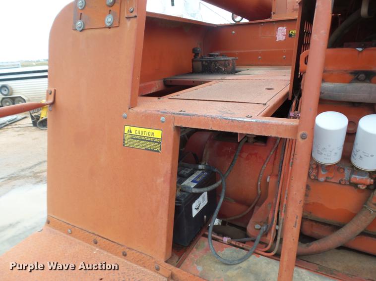 image for item DR9214 1981 International 1460 combine