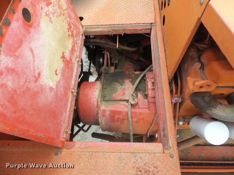 image for item DR9214 1981 International 1460 combine