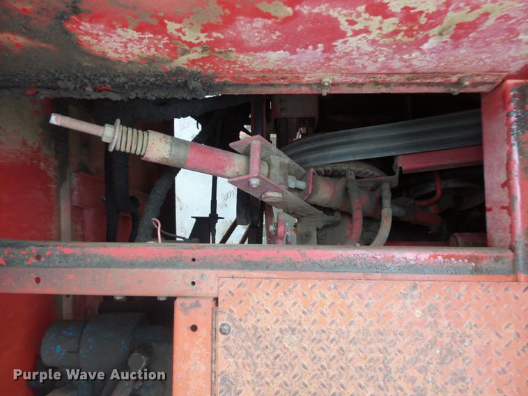 image for item DR9214 1981 International 1460 combine
