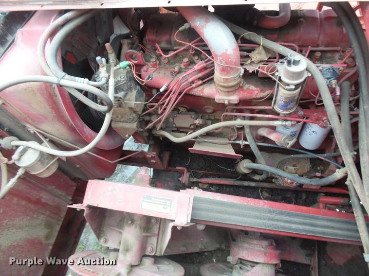 image for item DR9214 1981 International 1460 combine