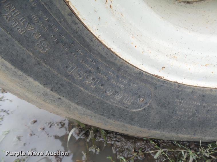 image for item DR9214 1981 International 1460 combine