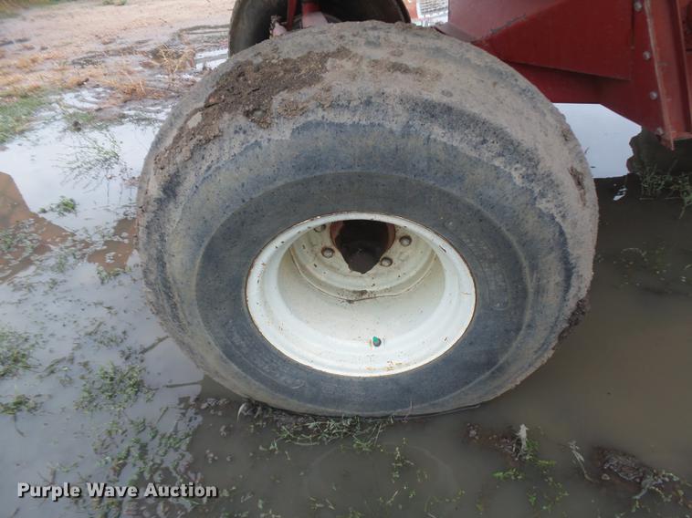 image for item DR9214 1981 International 1460 combine