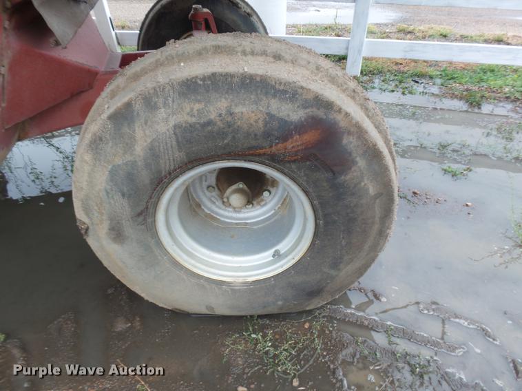 image for item DR9214 1981 International 1460 combine