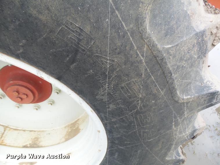 image for item DR9214 1981 International 1460 combine