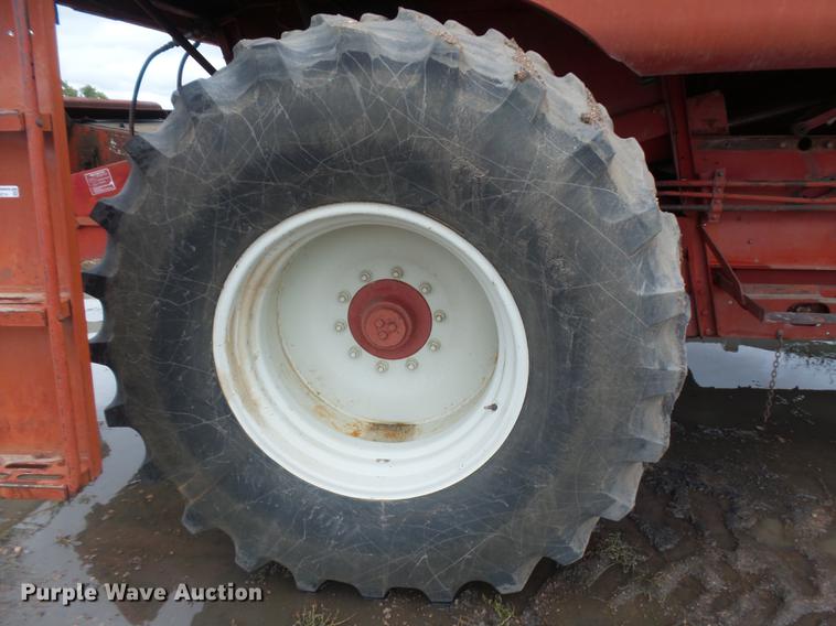 image for item DR9214 1981 International 1460 combine
