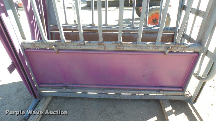 image for item DV9090 Squeeze chute