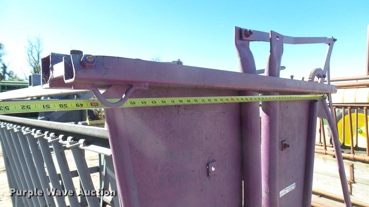 image for item DV9090 Squeeze chute