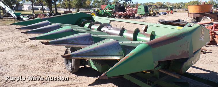 image for item DV9099 John Deere 653A row crop head