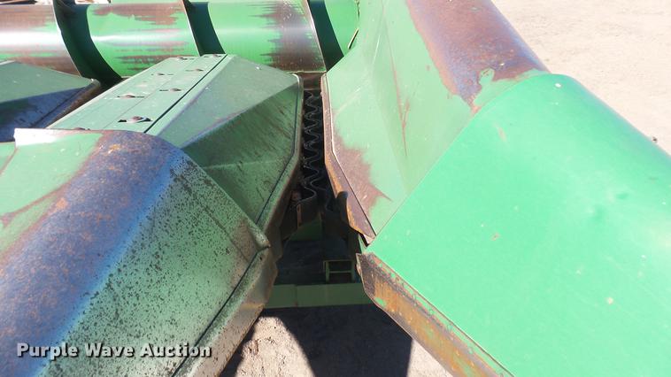 image for item DV9099 John Deere 653A row crop head