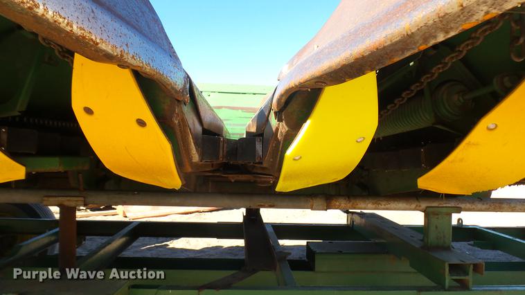 image for item DV9099 John Deere 653A row crop head