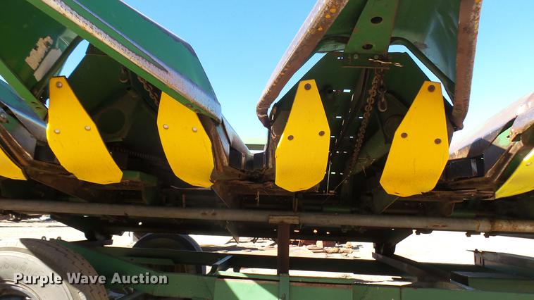 image for item DV9099 John Deere 653A row crop head
