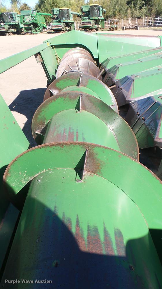 image for item DV9099 John Deere 653A row crop head