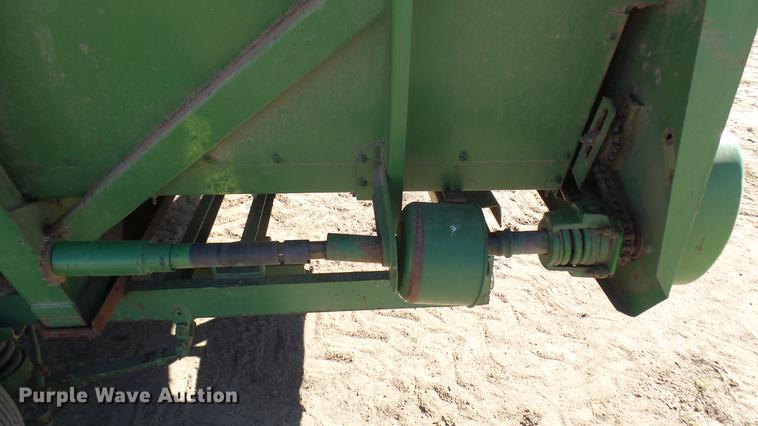 image for item DV9099 John Deere 653A row crop head