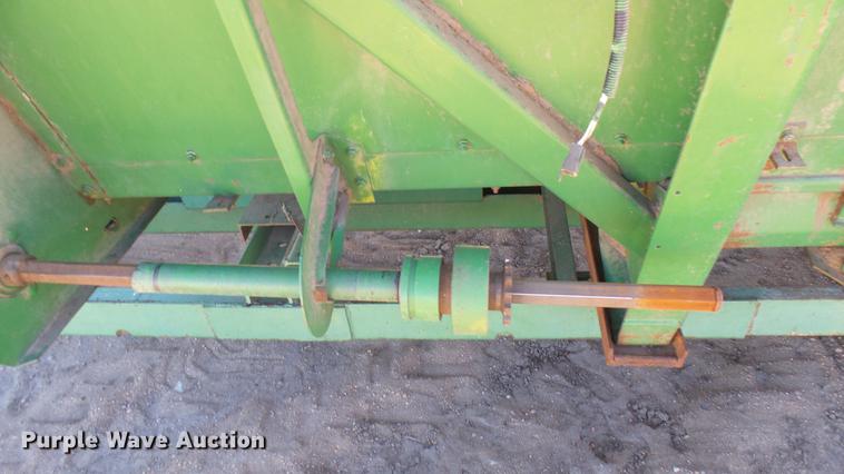 image for item DV9099 John Deere 653A row crop head