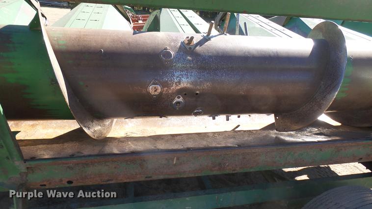 image for item DV9099 John Deere 653A row crop head