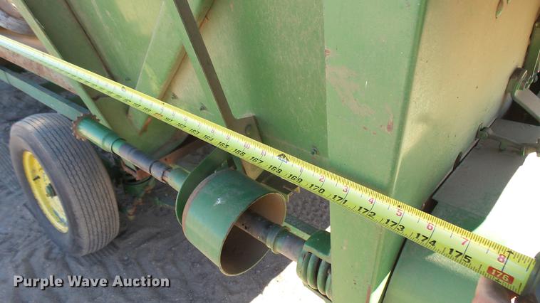 image for item DV9099 John Deere 653A row crop head