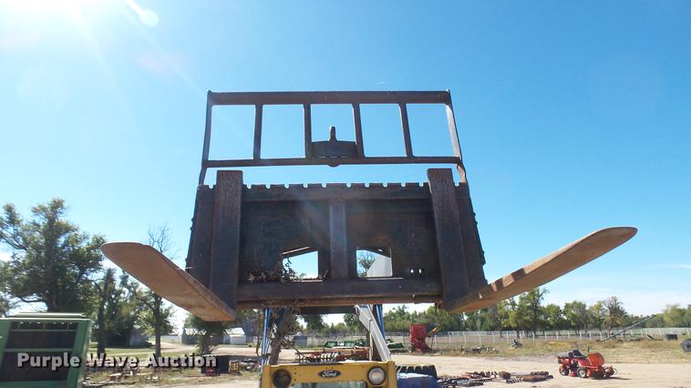 image for item DW9171 Ford L785 skid steer