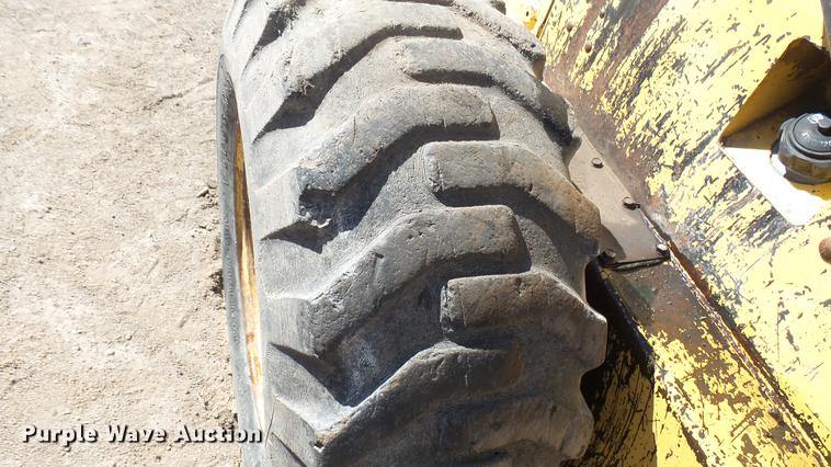 image for item DW9171 Ford L785 skid steer