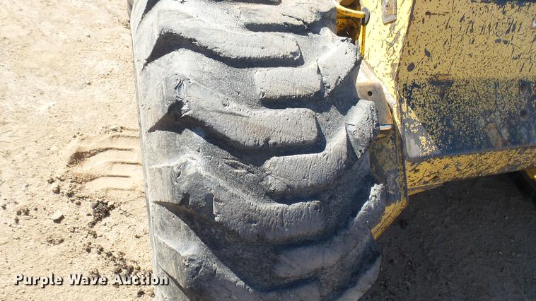 image for item DW9171 Ford L785 skid steer