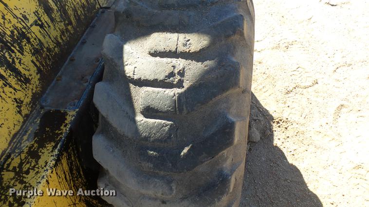 image for item DW9171 Ford L785 skid steer