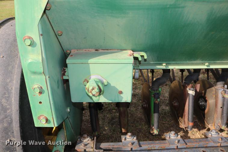 image for item DW9947 John Deere 8350 grain drill