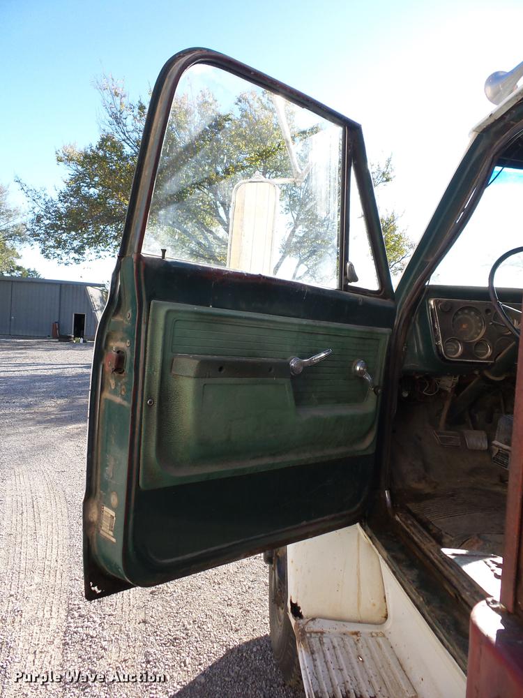 image for item K6340 1972 Chevrolet C60 grain truck