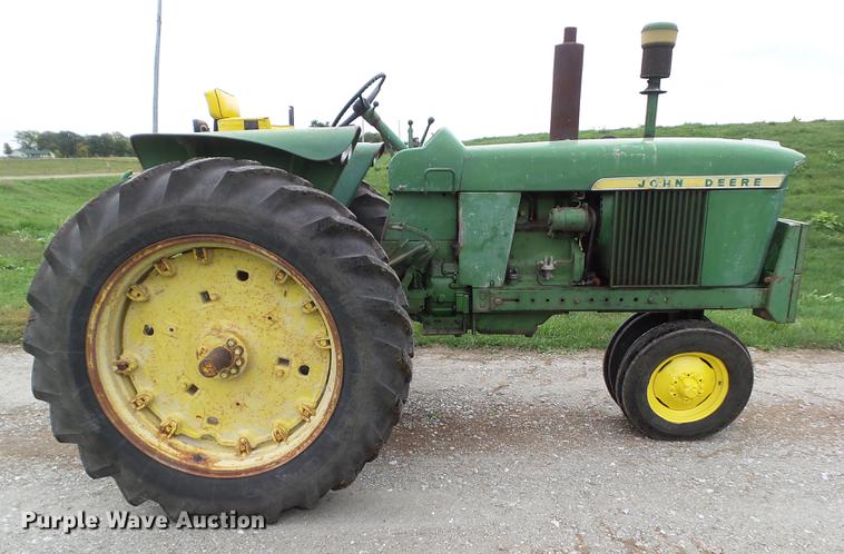 image for item L5640 1971 John Deere 3010 tractor