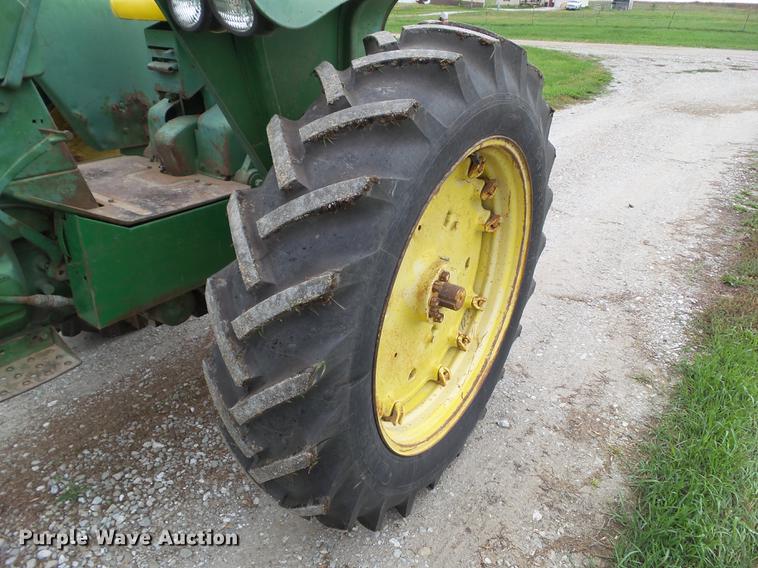 image for item L5640 1971 John Deere 3010 tractor