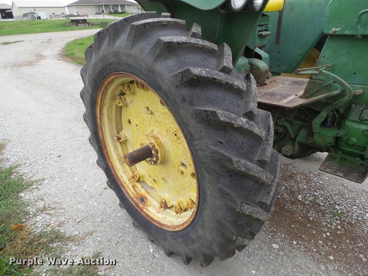 image for item L5640 1971 John Deere 3010 tractor
