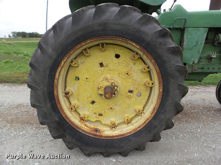 image for item L5640 1971 John Deere 3010 tractor