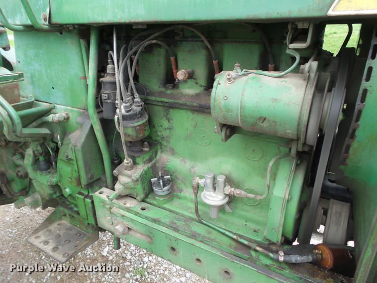 image for item L5640 1971 John Deere 3010 tractor