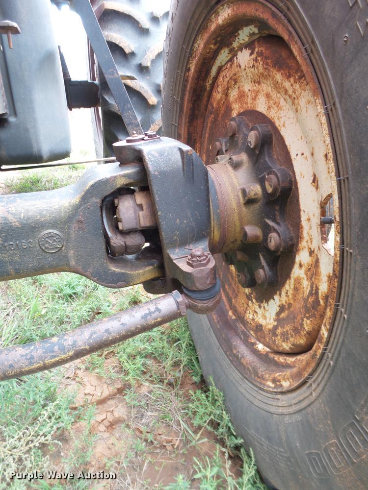 image for item L6656 1982 Allis Chalmers 8050 MFWD tractor