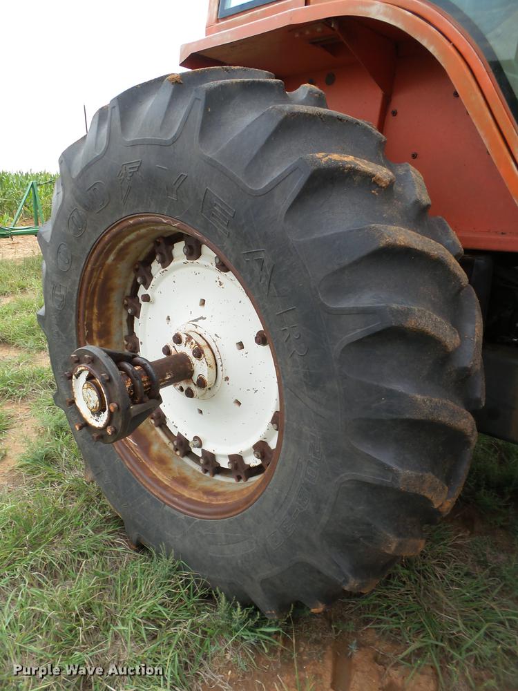 image for item L6656 1982 Allis Chalmers 8050 MFWD tractor