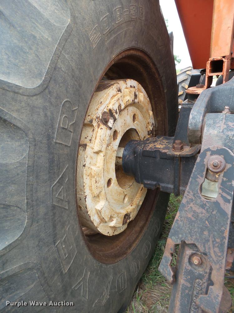 image for item L6656 1982 Allis Chalmers 8050 MFWD tractor