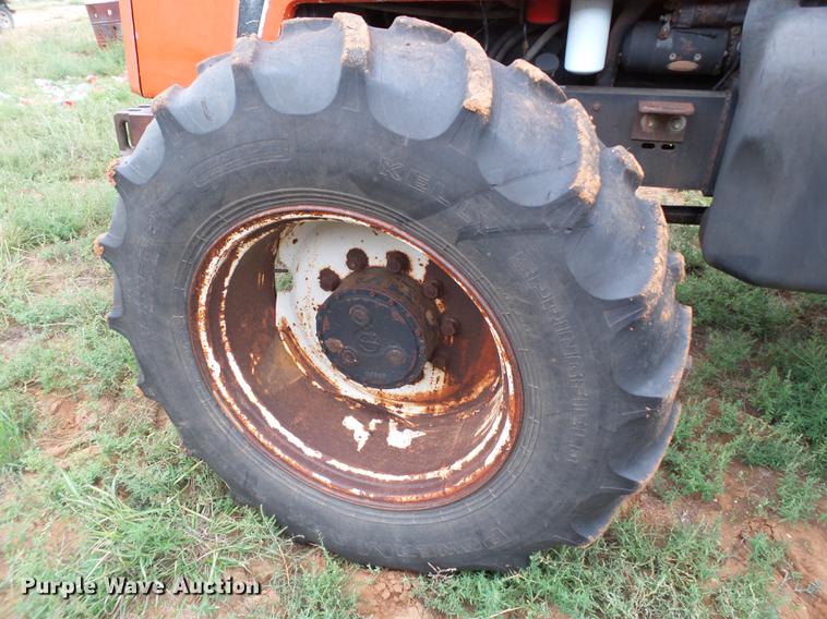 image for item L6656 1982 Allis Chalmers 8050 MFWD tractor