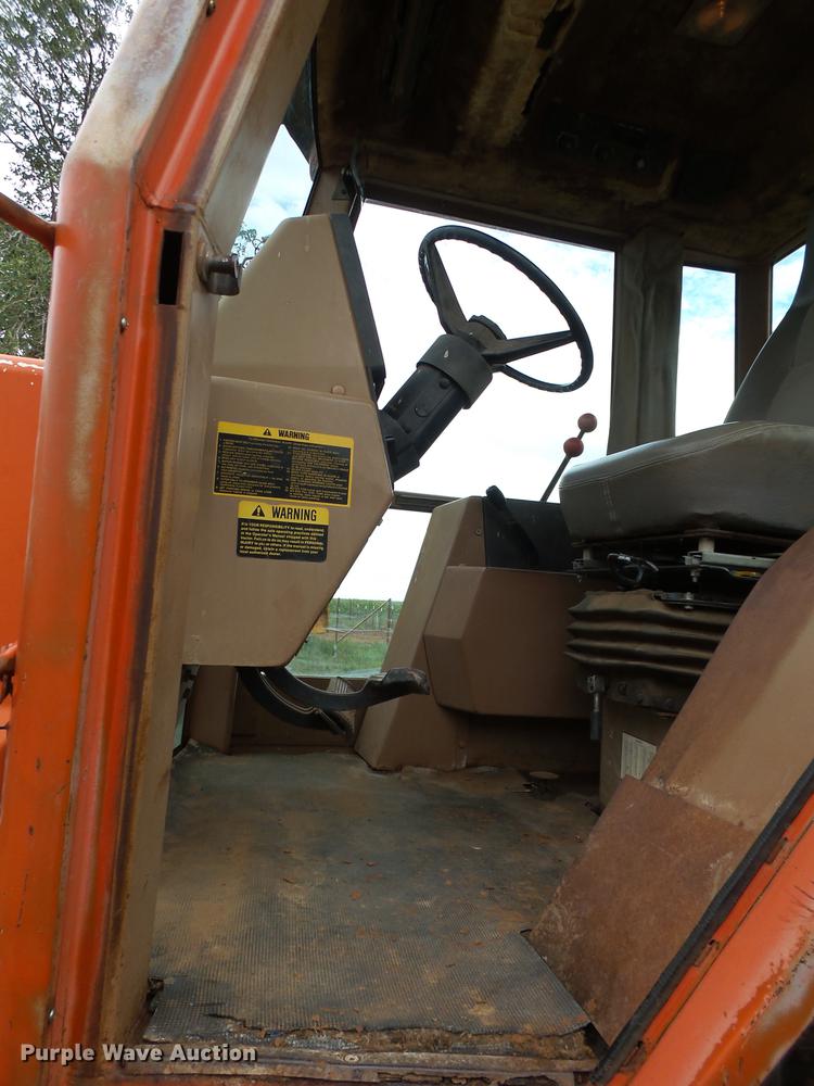 image for item L6656 1982 Allis Chalmers 8050 MFWD tractor