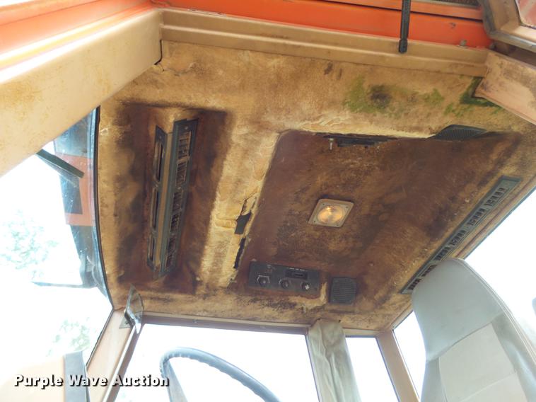 image for item L6656 1982 Allis Chalmers 8050 MFWD tractor