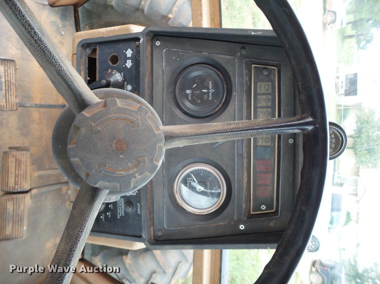 image for item L6656 1982 Allis Chalmers 8050 MFWD tractor