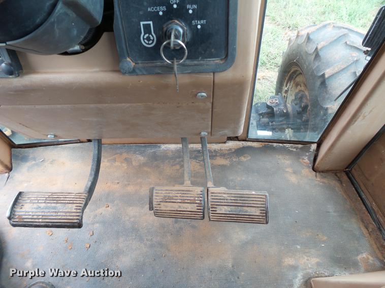 image for item L6656 1982 Allis Chalmers 8050 MFWD tractor