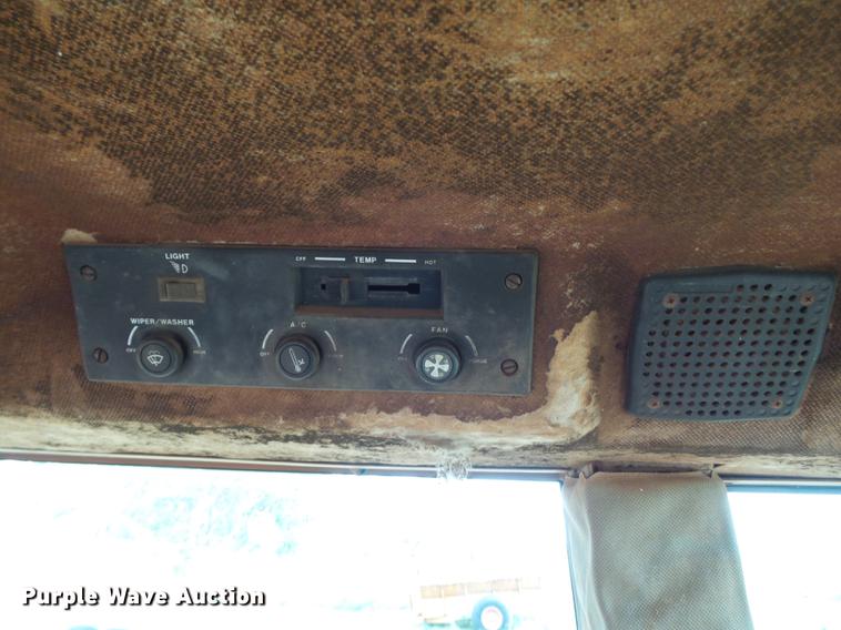 image for item L6656 1982 Allis Chalmers 8050 MFWD tractor