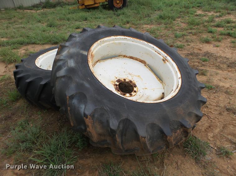 image for item L6656 1982 Allis Chalmers 8050 MFWD tractor